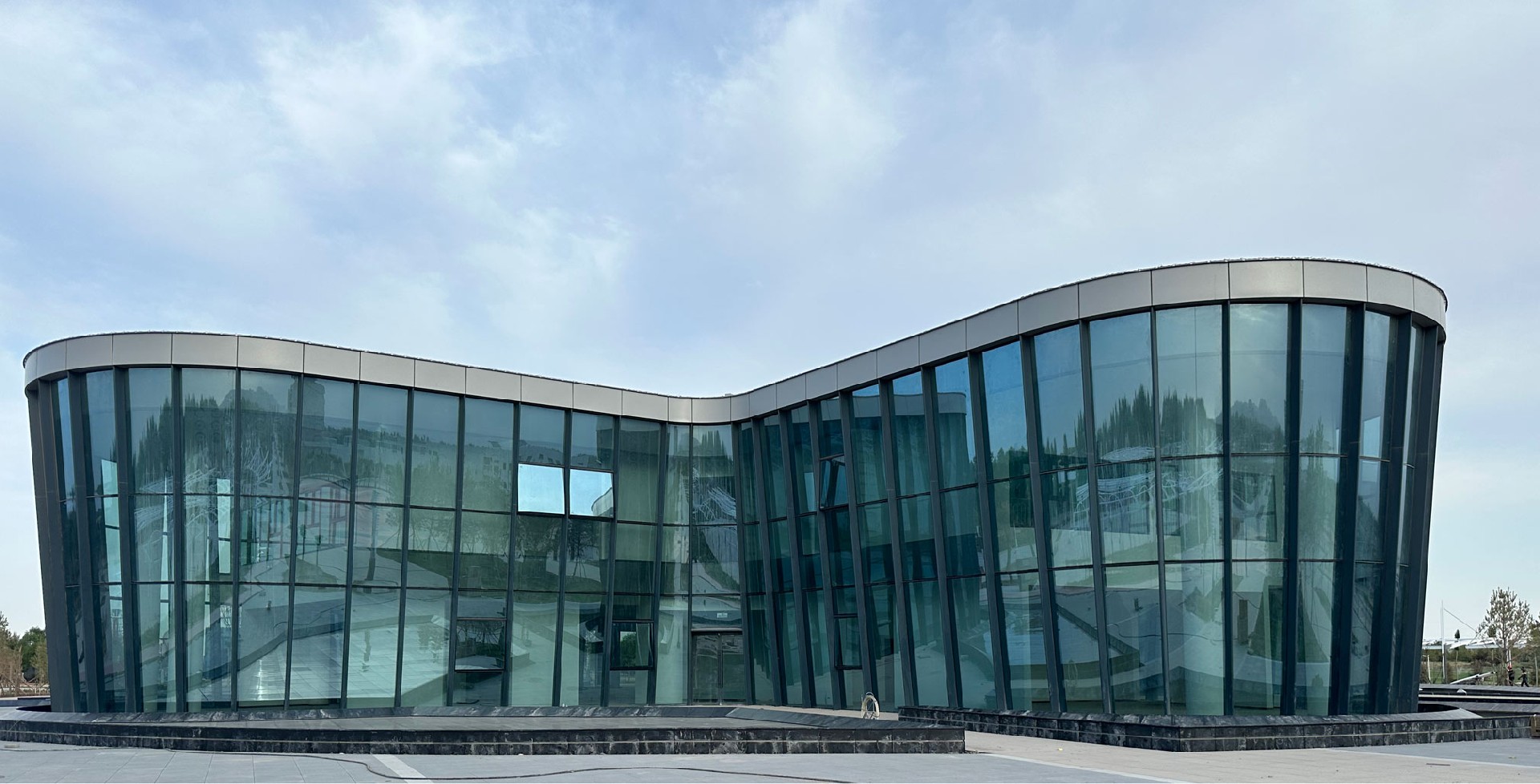 甘肃机场办公楼玻璃幕墙